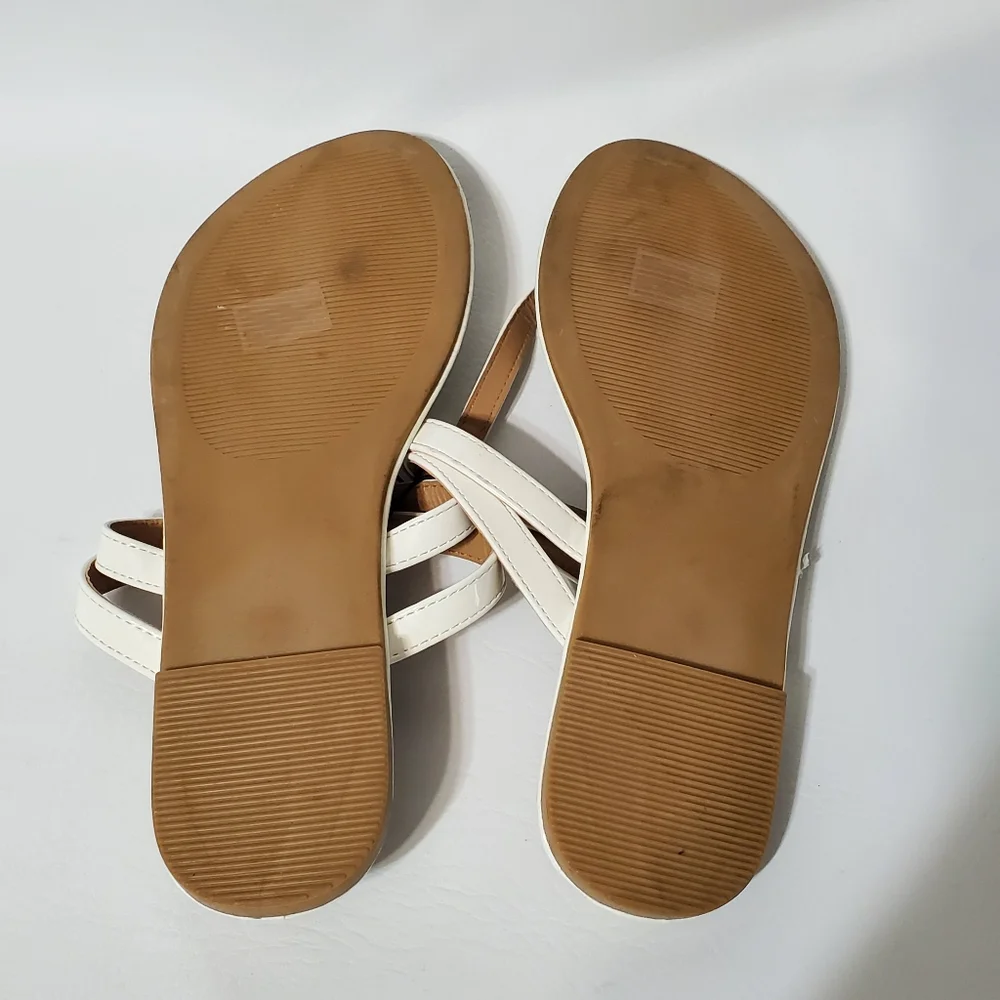 NWOT Chatties White Leopard Print Womens Sandals Size 7